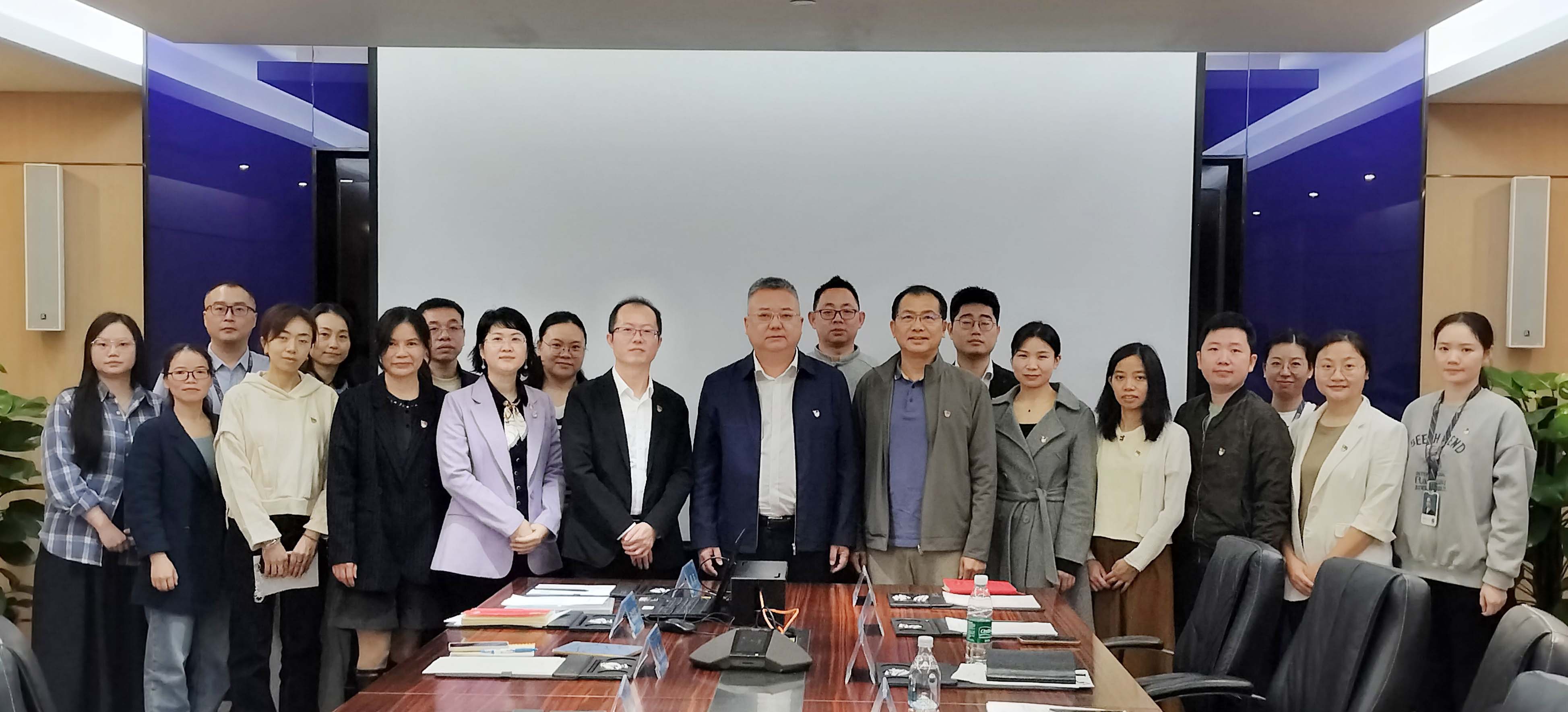 李程任深圳市jinnianhui今年会供应链股份有限公司党委书记，钟志华任党委副书记、纪委书记